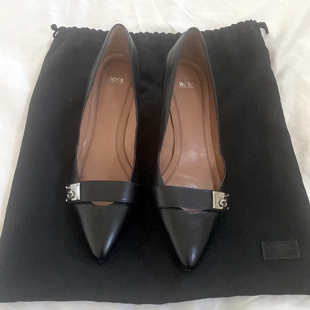 Vintage US size 7.5 Hugo Boss kitten heels